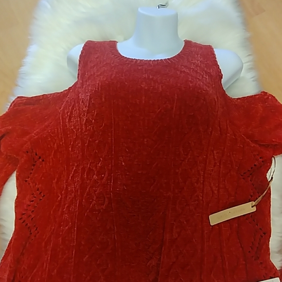 Gibson Latimer Red Chenille Cold Shoulder Sweater - Picture 4 of 8